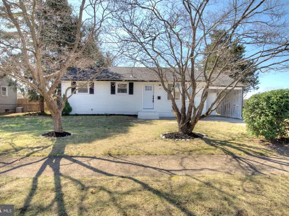 25 Valley Dr, Pine Hill, NJ 08021