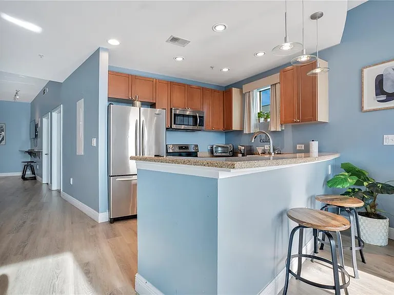 525 E Jackson St #P — Photo 12