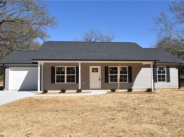 1653 Reynolds Forest Dr, Winston Salem, NC 27107