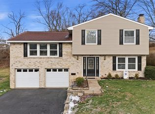 979 Cork Dr, Bethel Park, PA