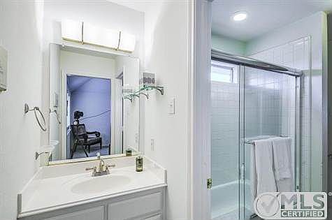 4th image of 3437 Asbury St