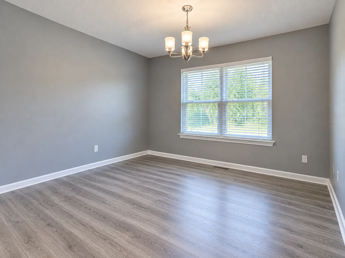 3 bed, 1200 sqft, $1,995 — Photo 4