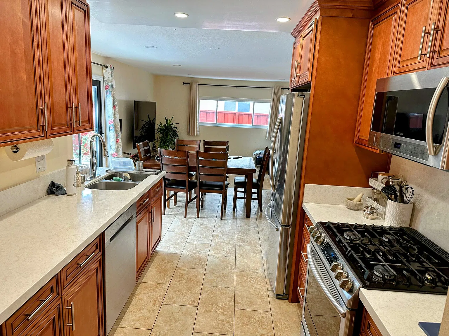 3 bed, 1621 sqft, $4,800 — Photo 3
