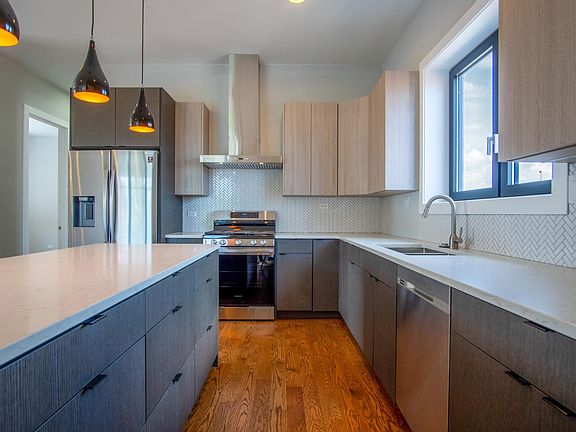 2nd image of 2626 S Wallace St #4