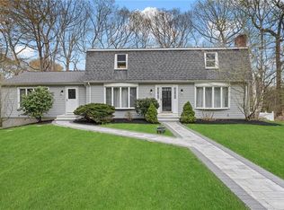 15 Crestridge Dr, East Greenwich, RI 02818