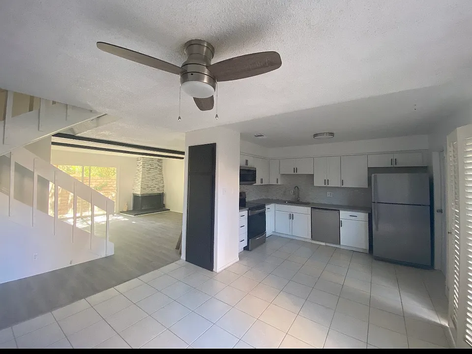 694 Fernwood Ln