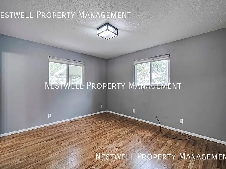 1335 E Maplewood Dr — Photo 19