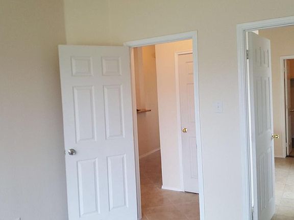 3rd image of 2821 Hilcroft Ave