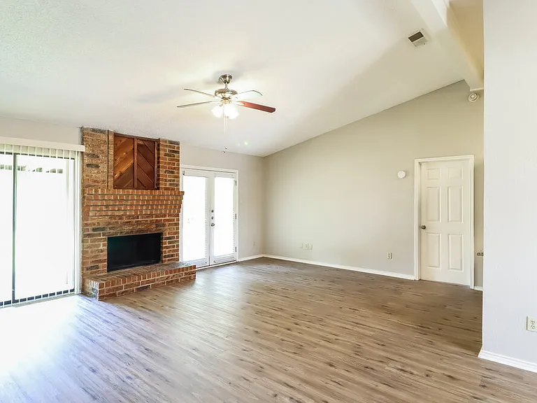 226 Lemon Dr — Photo 3