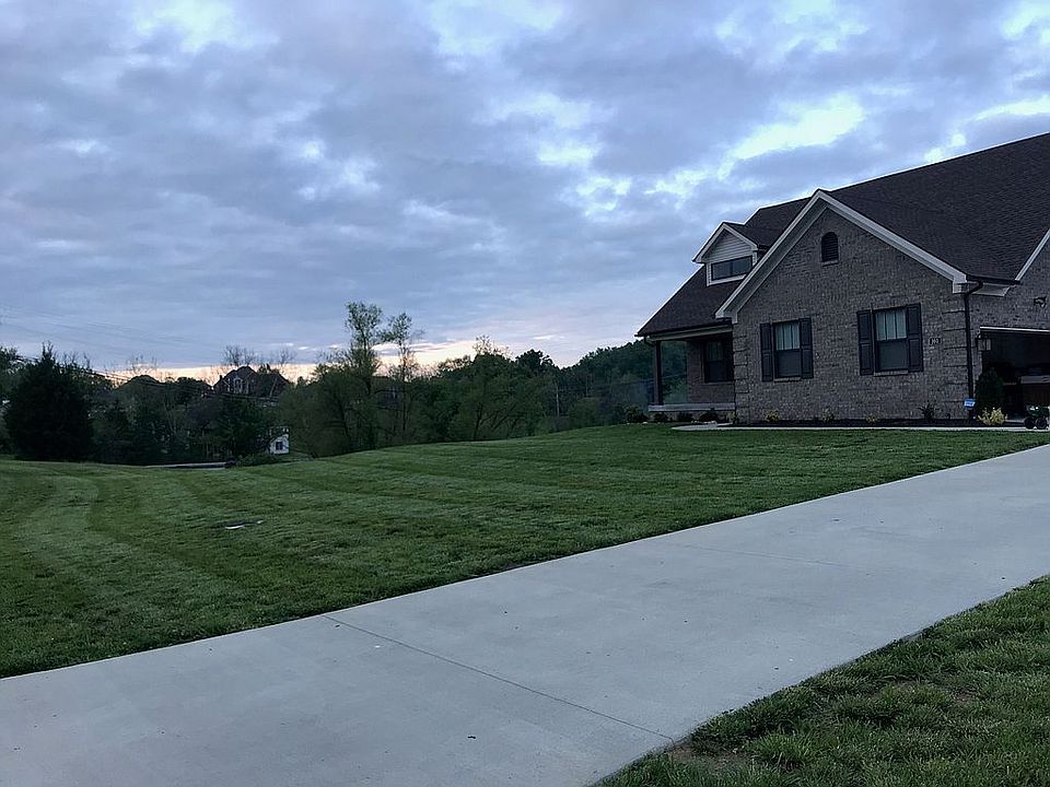 1st image of 160 Windsor Dr