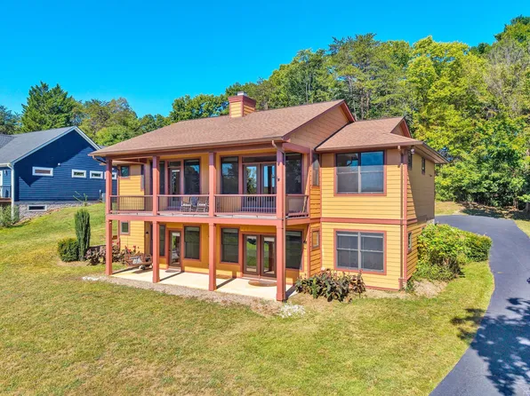 209 Park Shores Cir, Moneta, VA 24121