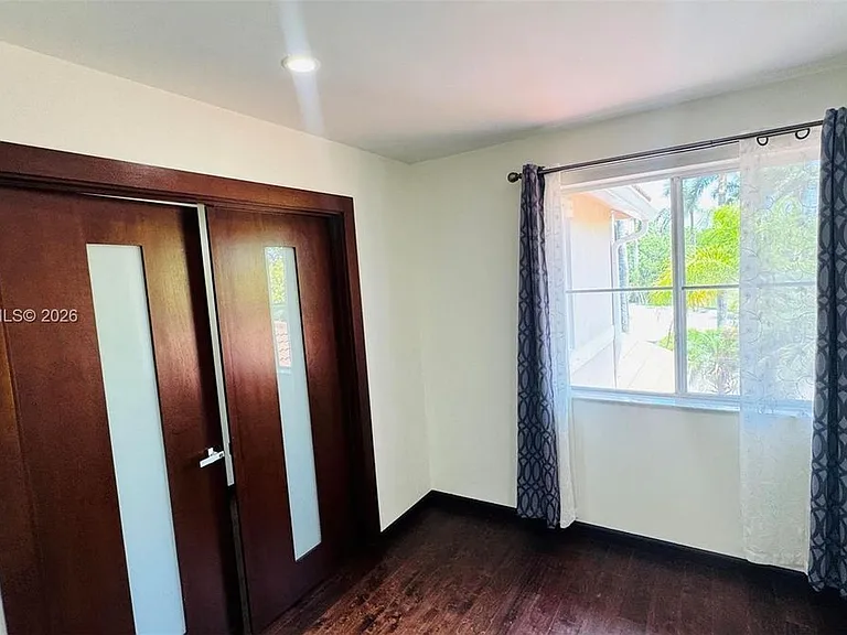 1094 Redwood St #1094 — Photo 12