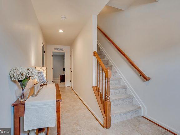 5th image of 2323 Drake Ln