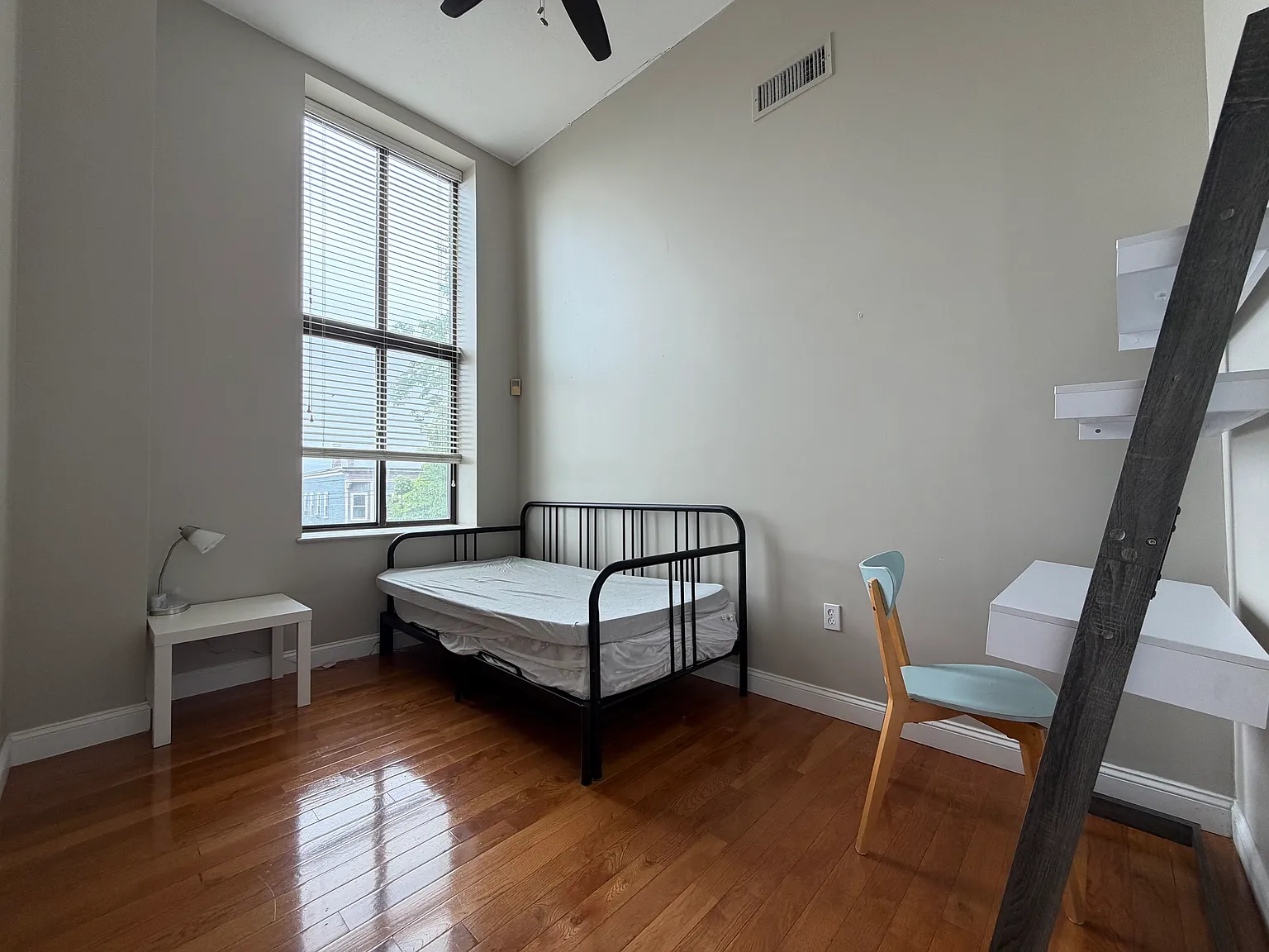 4 bed, 1700 sqft, $1,150 — Photo 2