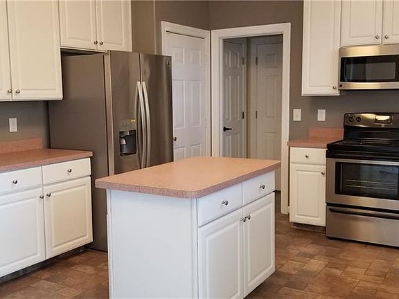 3rd image of 13170 Lake Pointe Dr