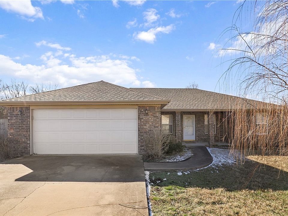 1st image of 27 Olmsted Cir