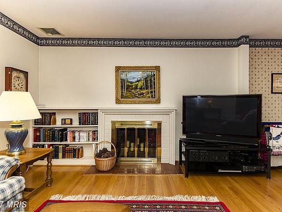 5th image of 1004 Broadmont Ter