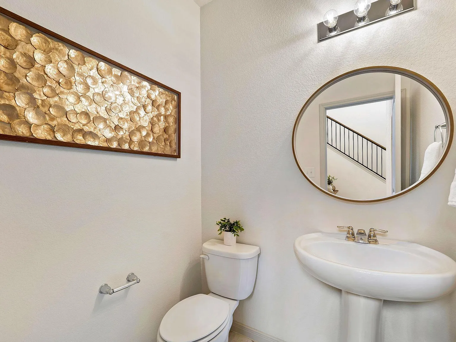 3 bed, 2.5 bath, 2080 sqft, $2,180 — Photo 4