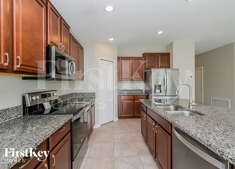 6117 Tremeza Pl — Photo 5