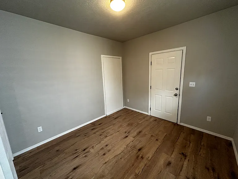 254 SW 7th St — Photo 8