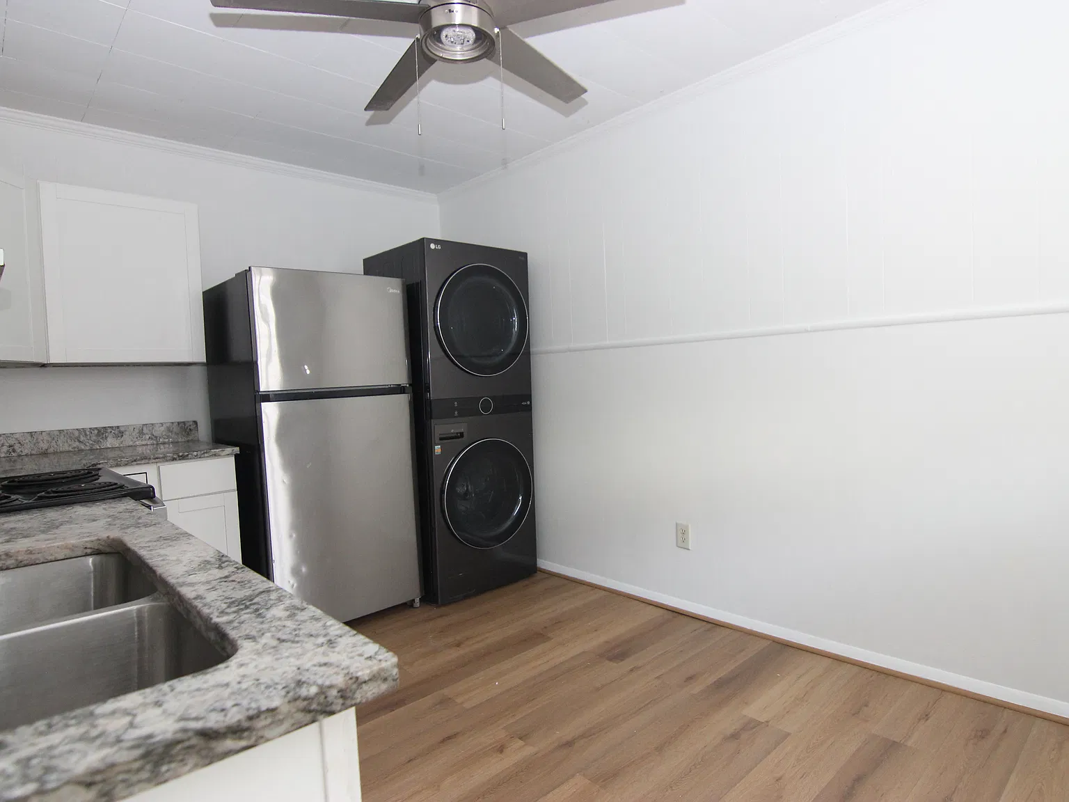 2 bed, 1650 sqft, $1,600 — Photo 2
