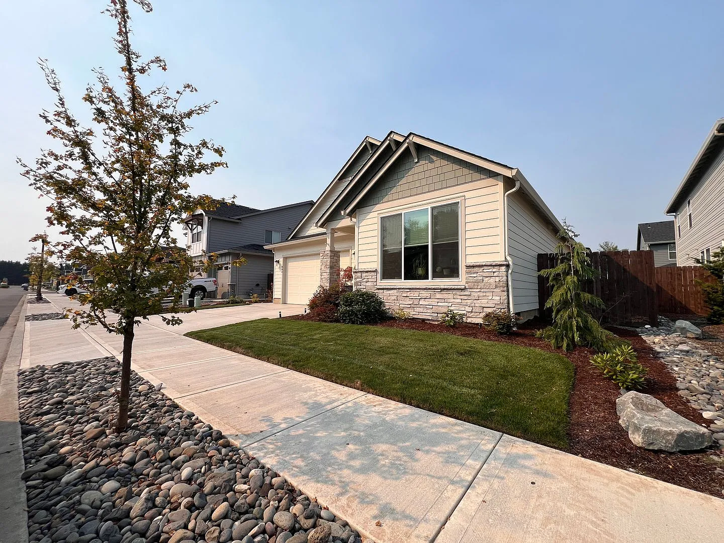 Gorgeous 5 Bedroom in Battle Ground! — Photo 3