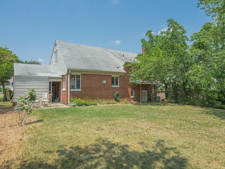 6811 Floyd Ave — Photo 24