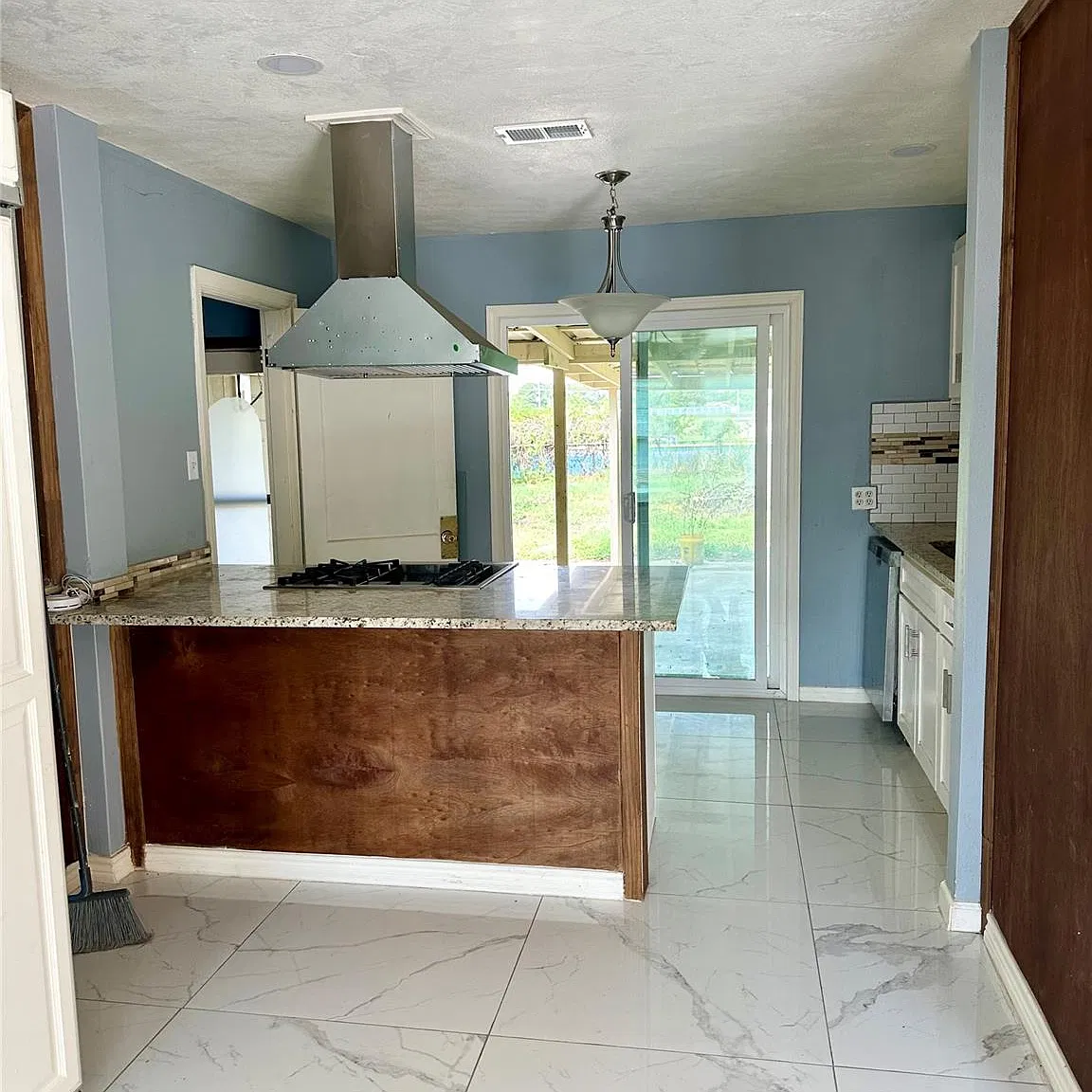 3 bed, 2.0 bath, 1300 sqft, $1,500 — Photo 4