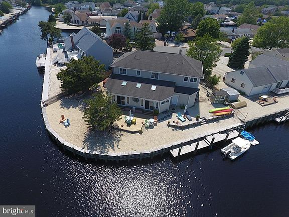 3rd image of 125 Lee Dr