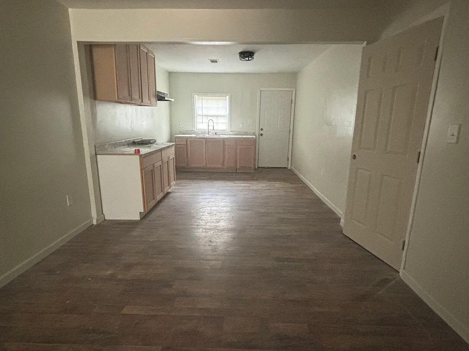1 bed, 1.0 bath, 672 sqft, $875 — Photo 2