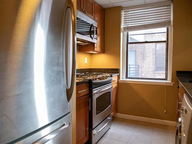 227 Christopher Columbus Dr #203B — Photo 7
