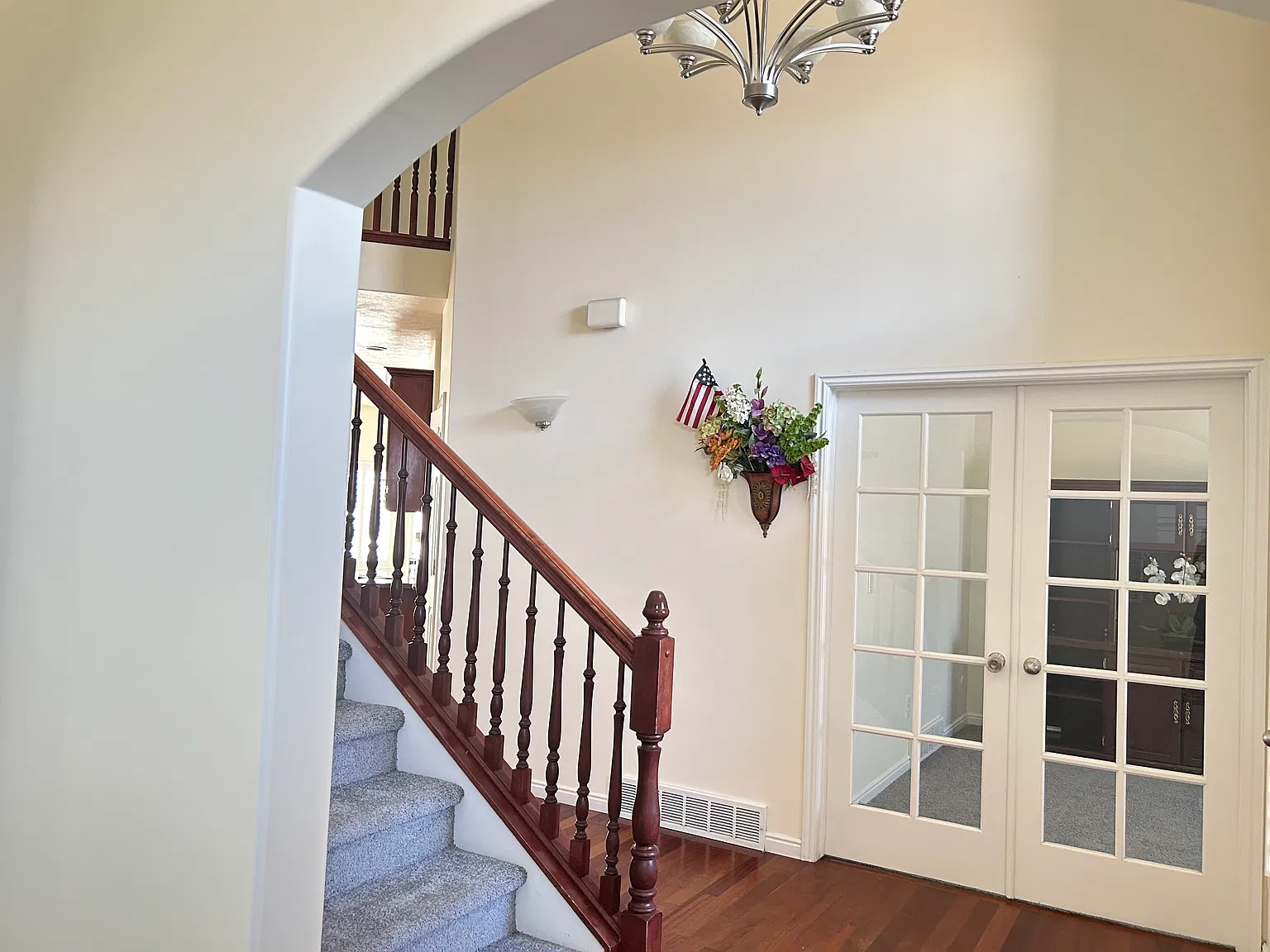 7 bed, 3.5 bath, 4400 sqft, $3,800 — Photo 4