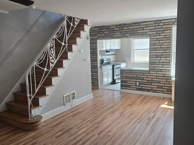 1364 Ruan St — Photo 2