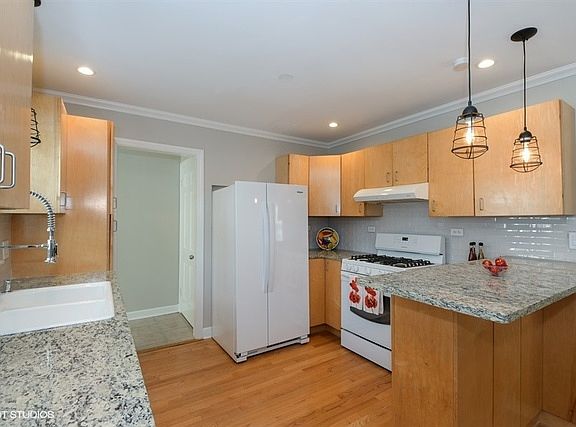 4th image of 614 N Dryden Ave