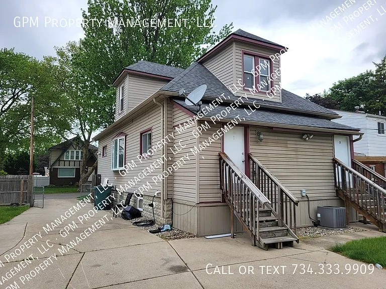 1563 Wilson Ave — Photo 3