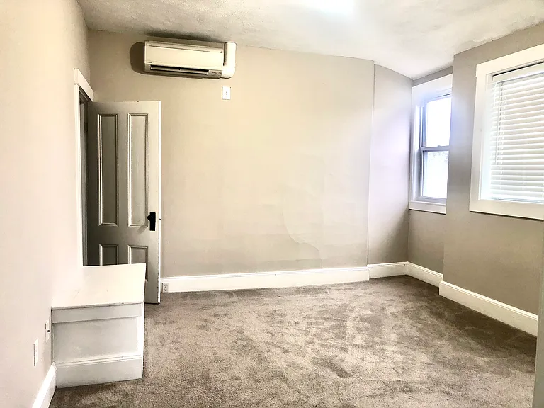 8 Middlesex St #5 — Photo 6