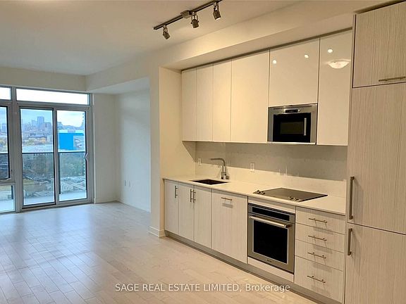 2nd image of 330 Richmond St W #1606
