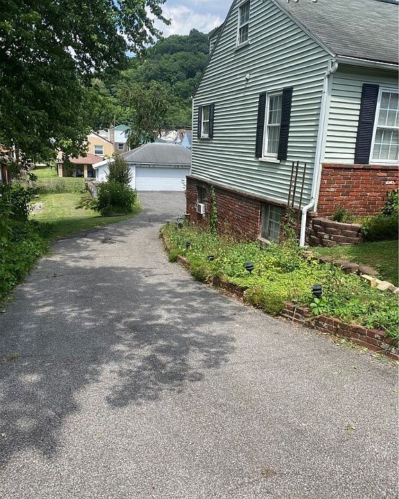 2nd image of 150 W Riverview Dr
