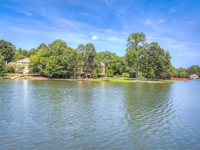 1315 Lake Point Dr — Photo 62