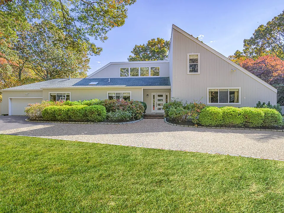 15 Fox Hollow Dr