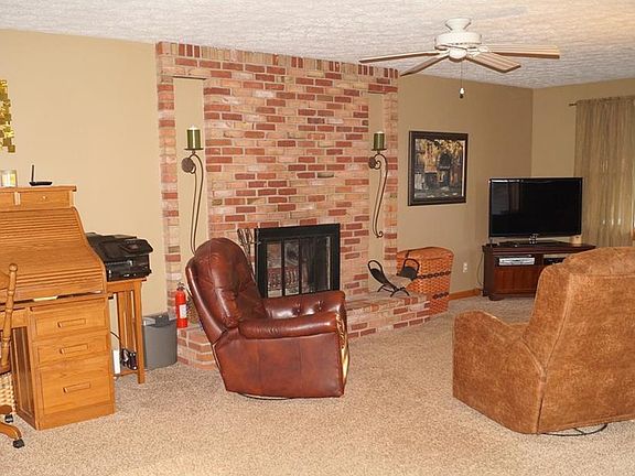 3rd image of 736 Tallmadge Rd
