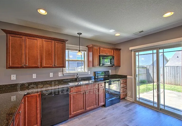 415 Aniken Cir — Photo 9