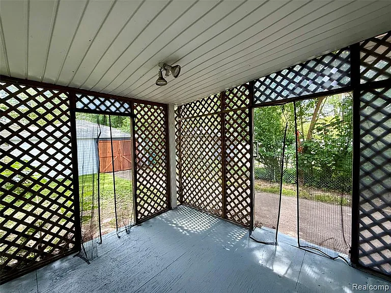 3226 Grayson St — Photo 11