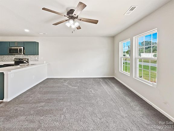 3rd image of 135 Autumn Woods Dr