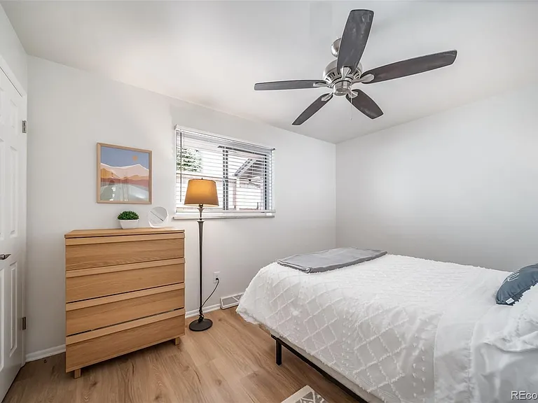 532 N Clayton St — Photo 23
