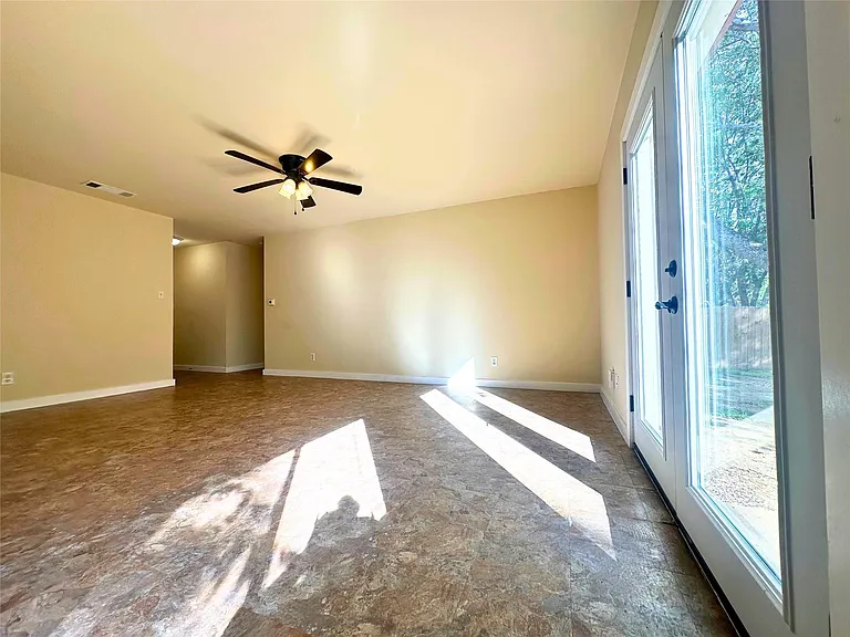 2525 Dovemeadow Dr — Photo 10