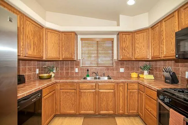 3 bed, 1378 sqft, $1,775 — Photo 4