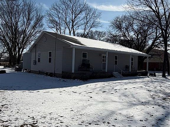 2nd image of 648 N Main St