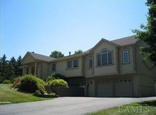 11 Cunningham Ln, Poughquag, NY 12570