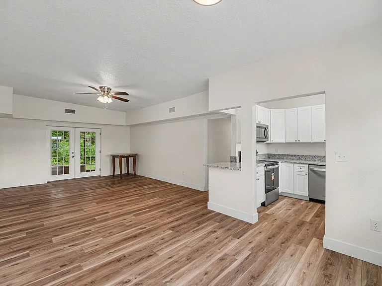 1111 Brewer Ct — Photo 4